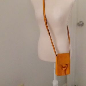 Cross-body 💯 leather strapped pouch